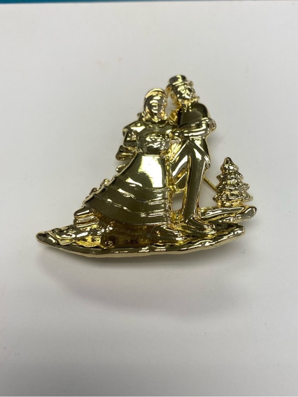 Gold-tone Victorian Couple Brooch Pin